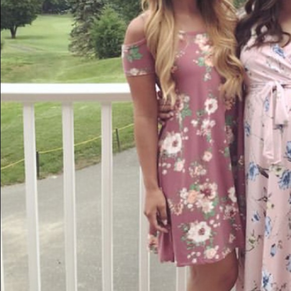 Great condition! Floral Mauve colored dress